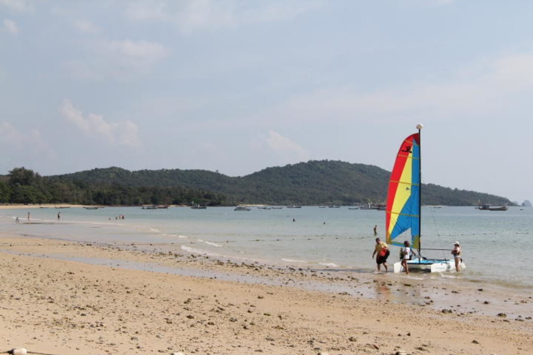 Strand direkt vor dem Hotel Dusit Thani Krabi Beach Resort