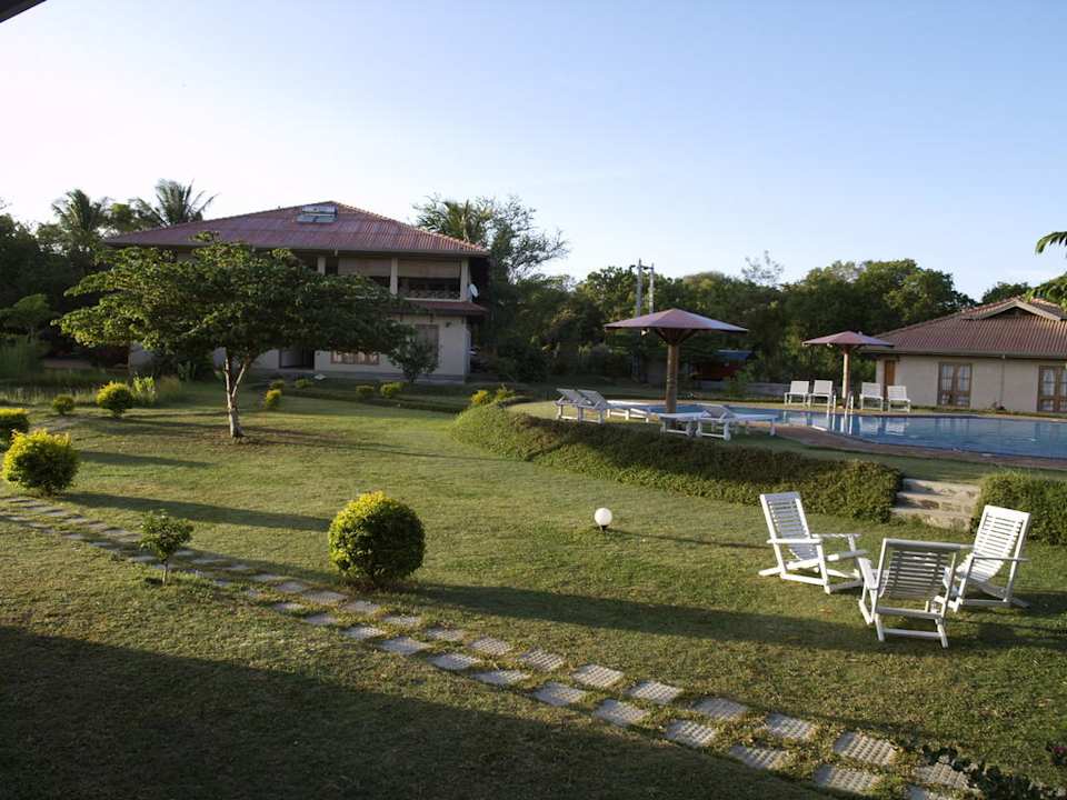 Blick vom Zimmer zum Haupthaus Hibiscus Garden Hotel