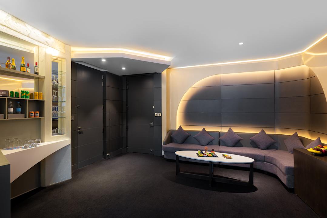 Zimmer V Hotel Dubai, Curio Collection by Hilton