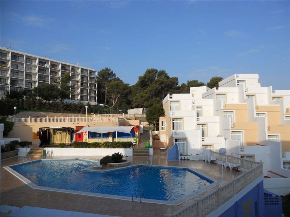 Pool und Wohnblock gelb Barceló Portinatx - Adults only