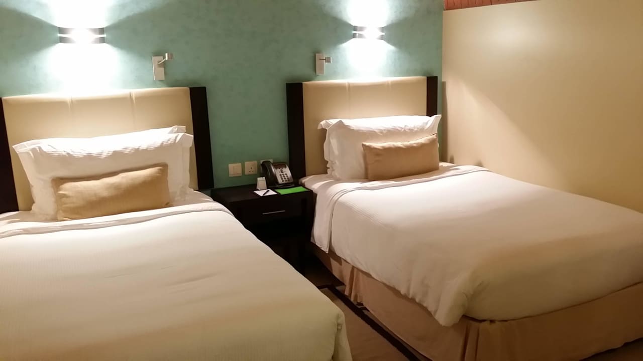Wunderbare breite und hohe Betten The Cove Rotana Resort