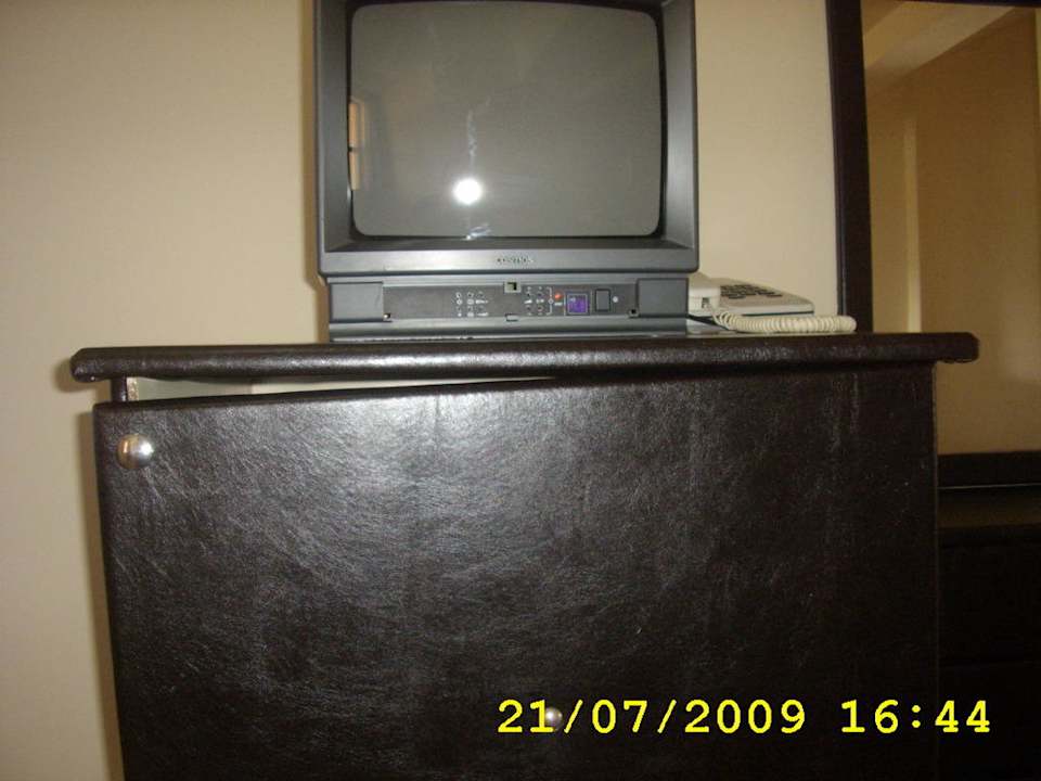 Minibar und Fernseher Iona