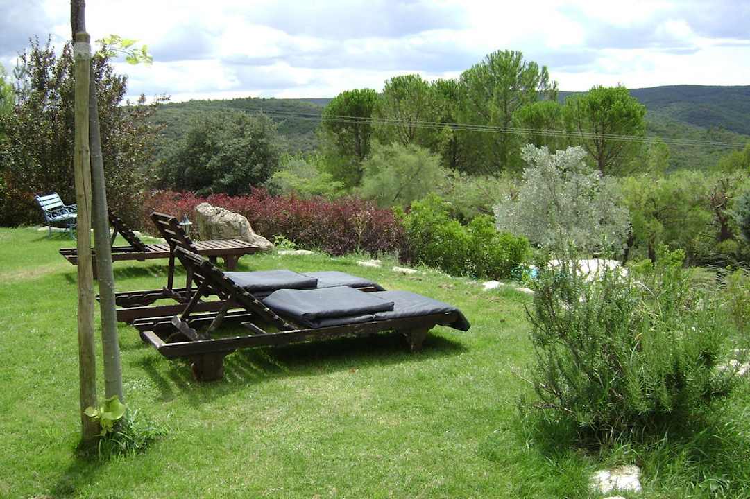 Liegen im Garten Hotel La Magnanerie De Bernas