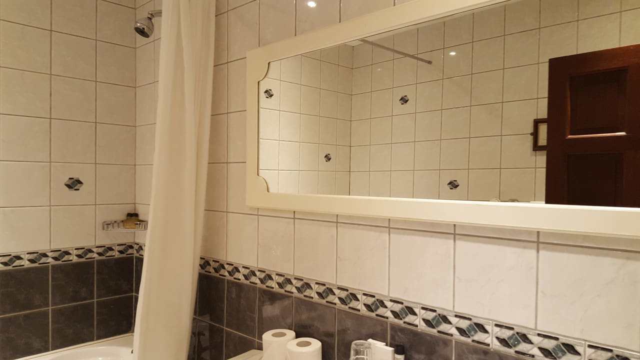 Zimmer The Lake Hotel