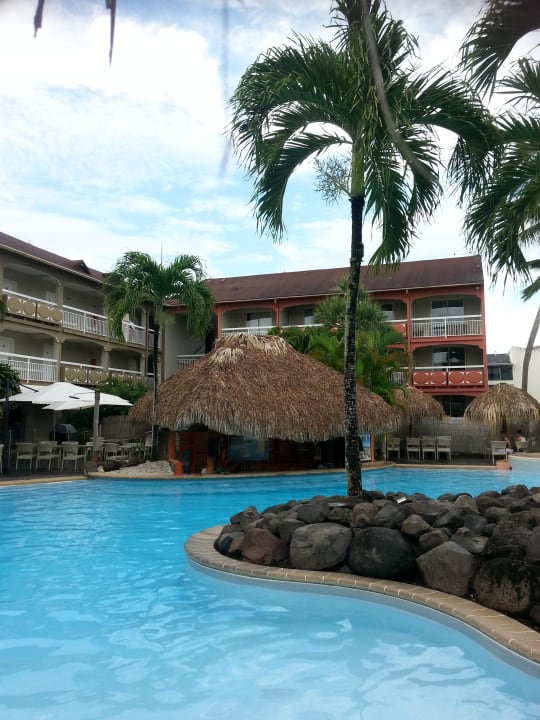Pool mit Poolbar Hotel La Pagerie Trois Ilets