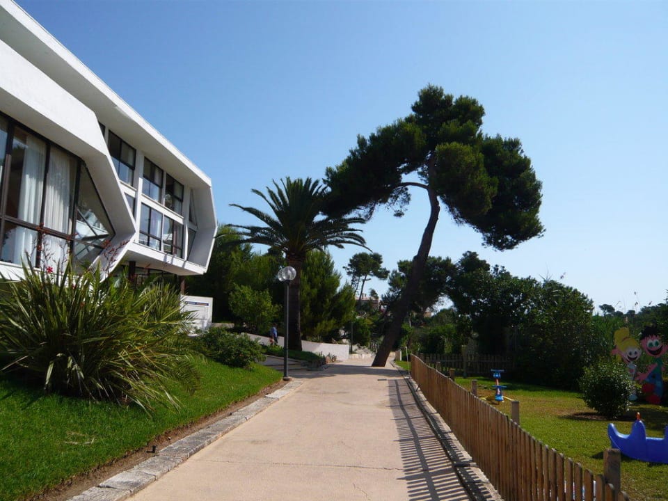 Hotelgebäude mit Garten Hotel Exagon Park