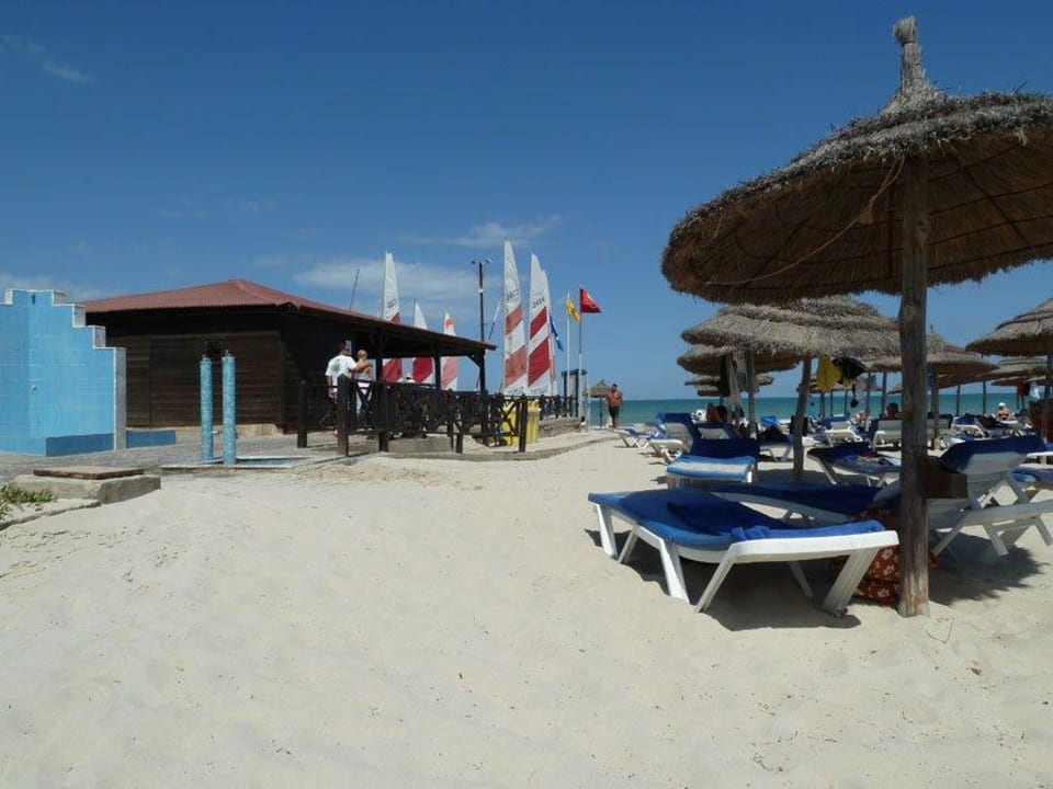 Blick zur Strandbar TUI MAGIC LIFE Penelope Beach