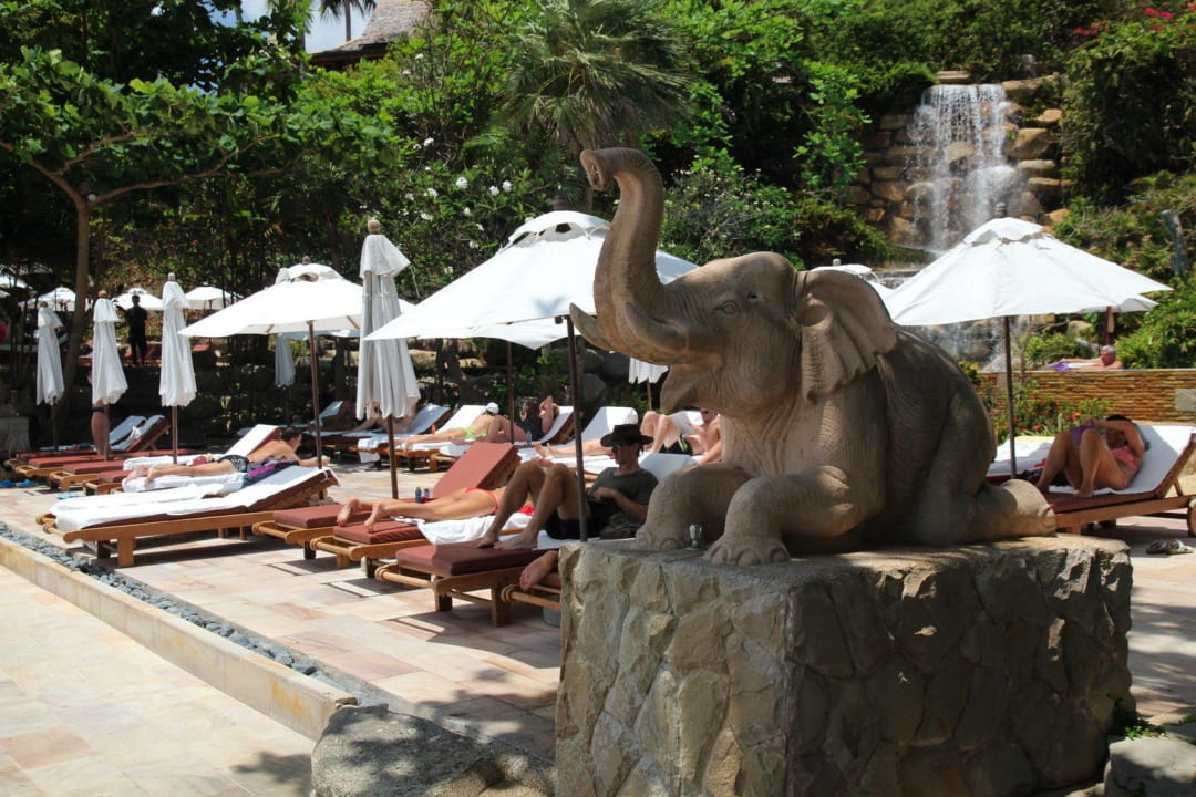 Liegen am Pool Santhiya Koh Phangan Resort & Spa