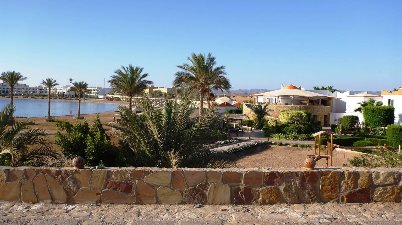 Vom Zimmer Richtung Restaurant und Meer Hotel Coral Garden