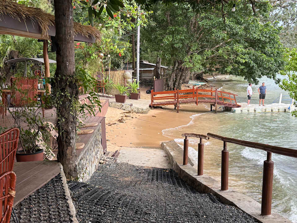 Strand Lihim Resorts