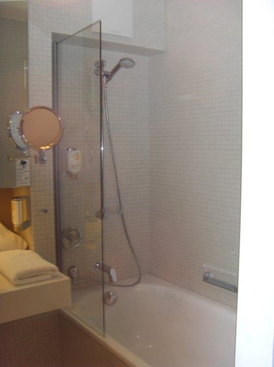 Wanne / Dusche Nymphe Strandhotel & Apartments