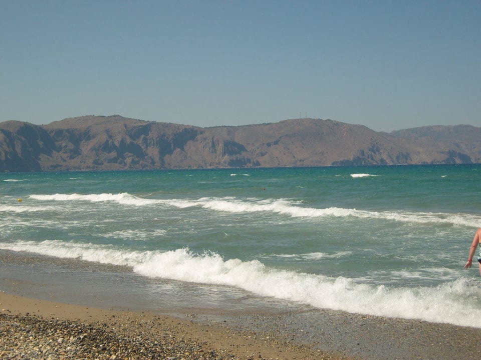 Ein paar Stellen waren kieselig Vantaris Luxury Beach Resort