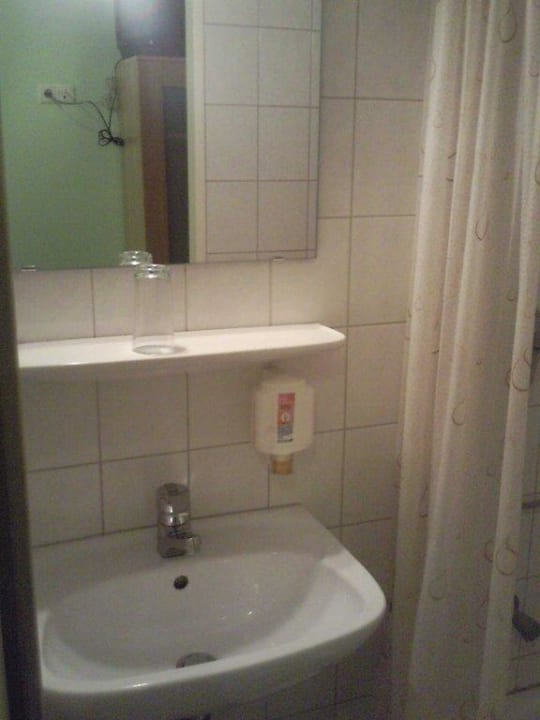 Waschbecken im Badezimmer Landidyll Hotel Weidenbrück