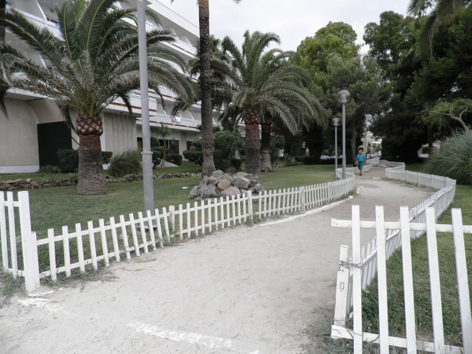 Seitenweg zum Strand Hotel Condesa
