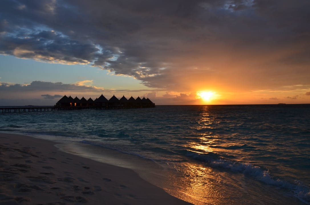 ..... Angaga Island Resort
