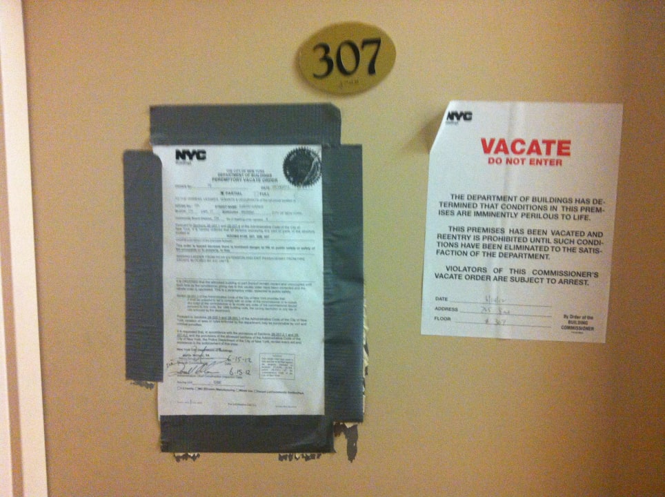 Eines der vielen nicht benutzbaren Zimmer City Rooms Nyc Times Square