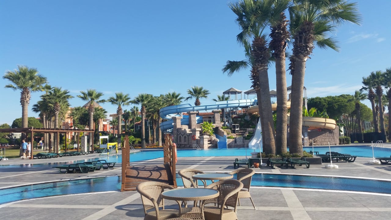 Hauptpool mit Rutschen Megasaray Club Belek