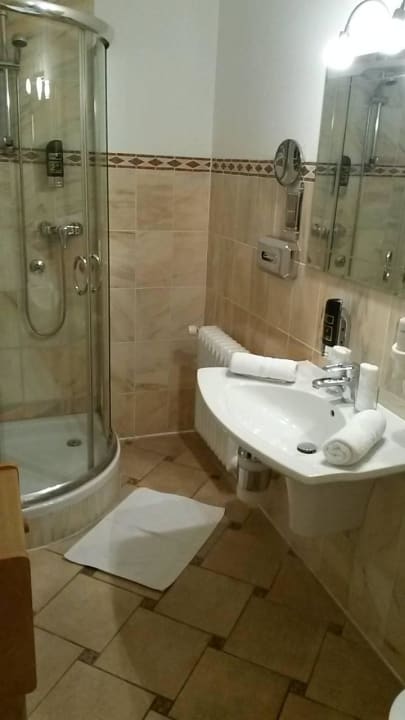 210 - Badezimmer Hotel Central