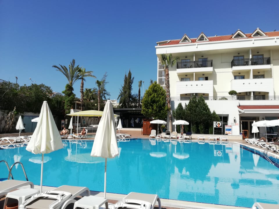 Pool Side Aquamarin Resort & Spa
