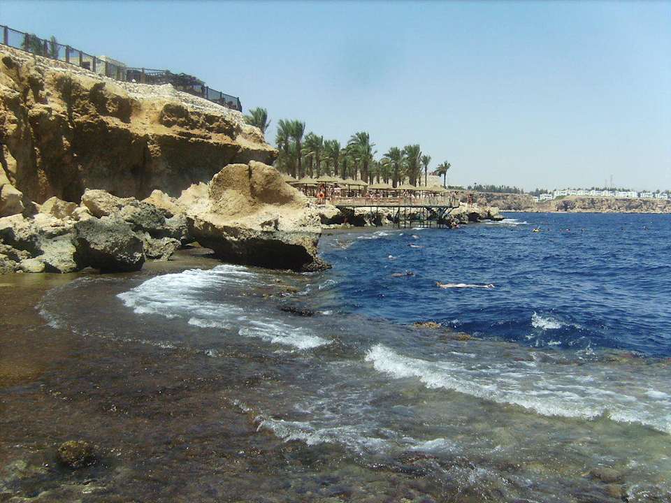 Blick von der Relax-Beach zum "normalen" Strand The Grand Hotel Sharm El Sheikh