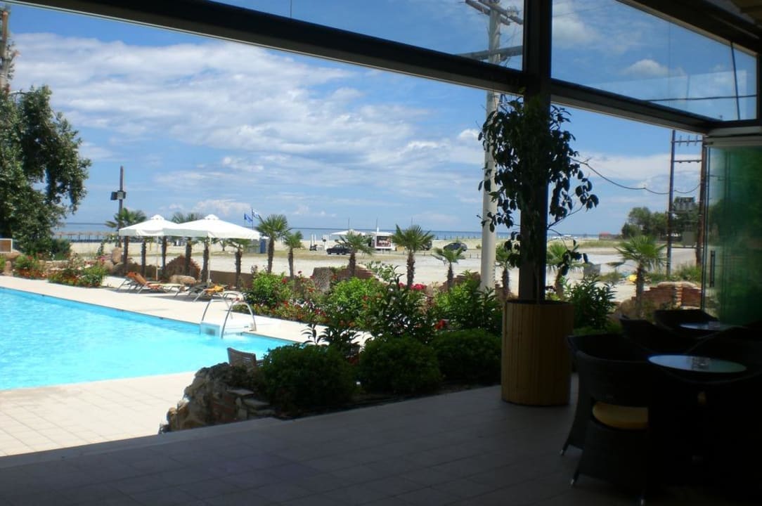 Blick aus der Lobby Cronwell Platamon Resort