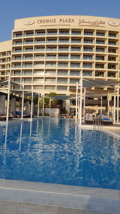 Pool Crowne Plaza Hotel Yas Island