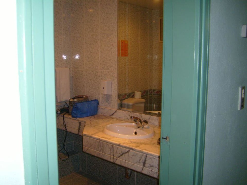 Bad, Zimmer Nr. 107 Hotel Falcon Hills