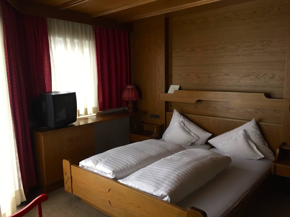 Doppelzimmeransicht Hotel Garni Sonnen - Alp