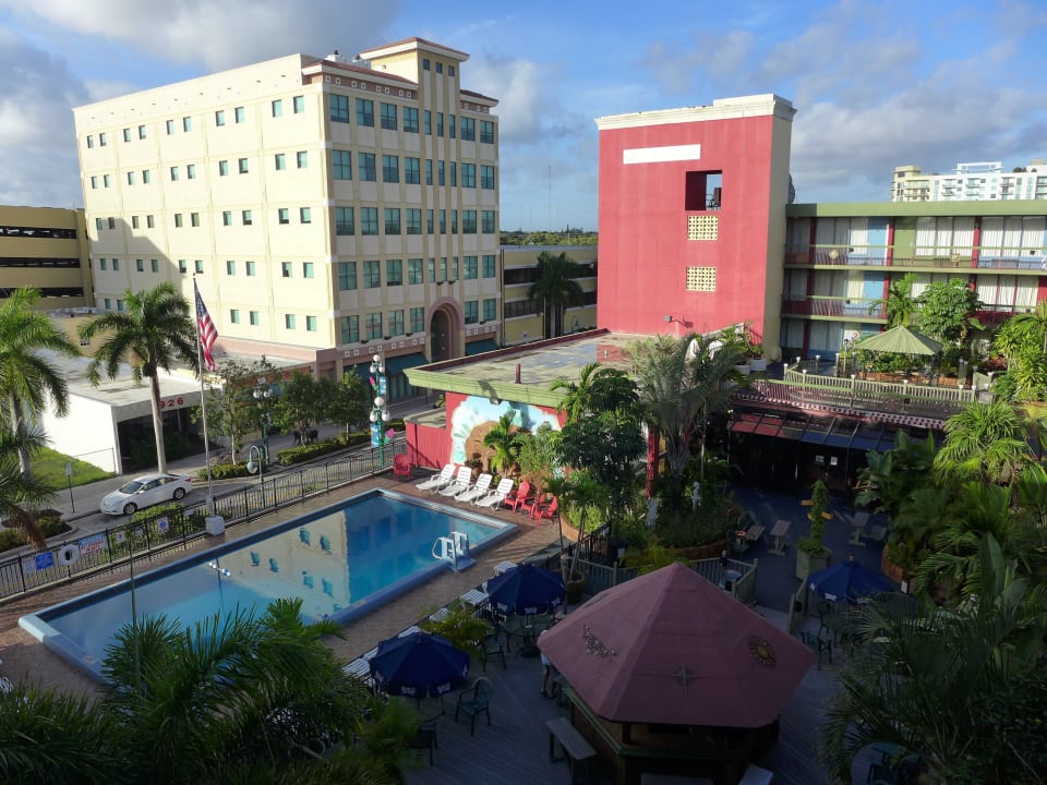Pool Ramada Downtown Hollywood  Hotel