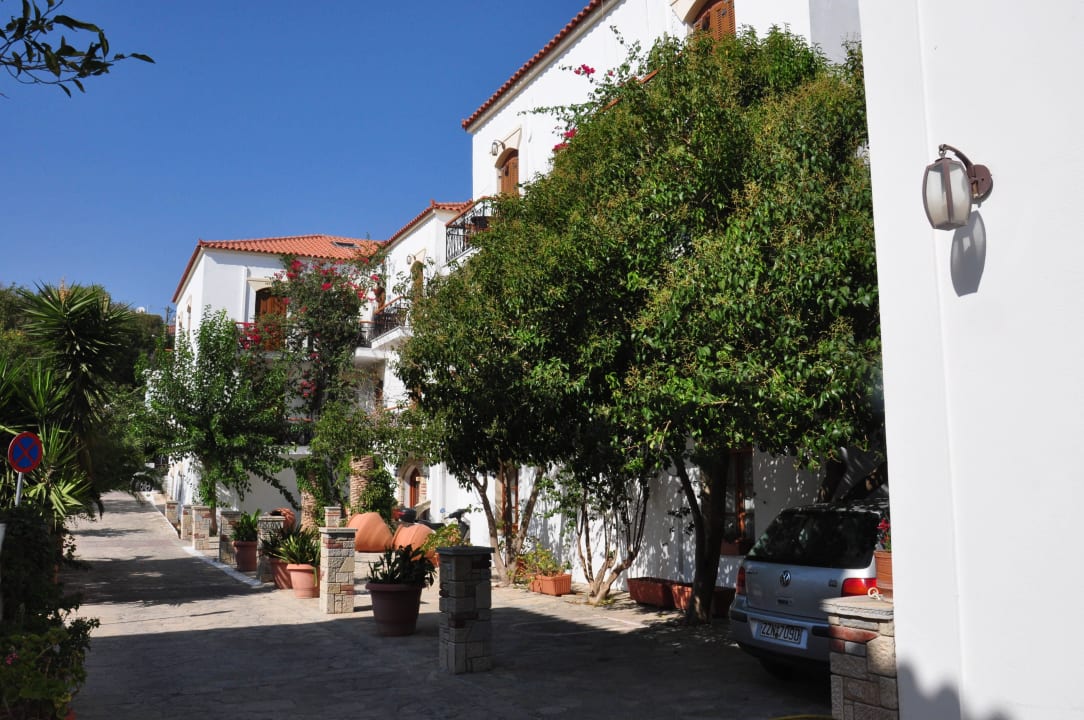 Seitenstraße Kerkis Bay Hotel