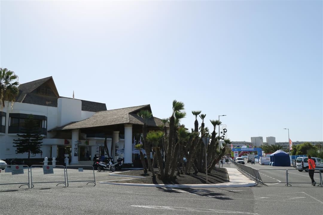 Außenansicht Hotel Sands Beach Resort