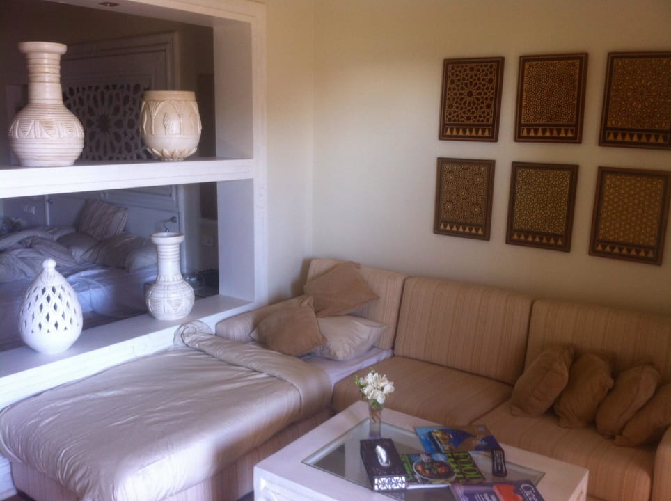 Sofa mit großen Flachbildschirm in Juniorsuite  Makadi Spa - Adults only
