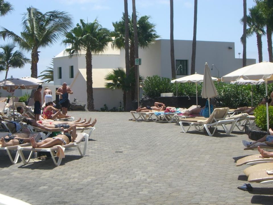 Liegen am Pool Palace Teil Hotel Riu Paraiso Lanzarote