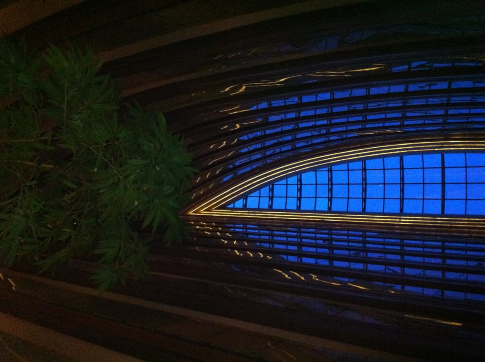 Lobby Westtrakt Nachtaufnahme Royal Wings Hotel