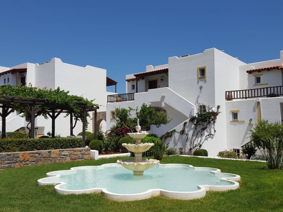 Innenhofbereich Alexander Beach Hotel & Village Resort
