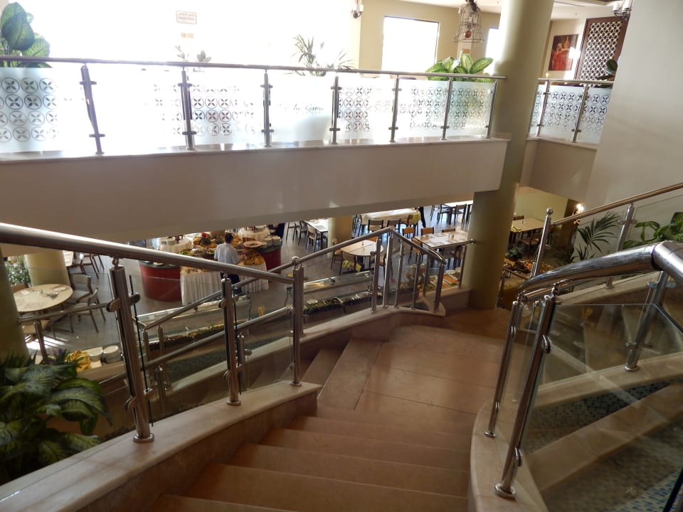 Treppe hinunter zum Restaurant Resort Jericho Village