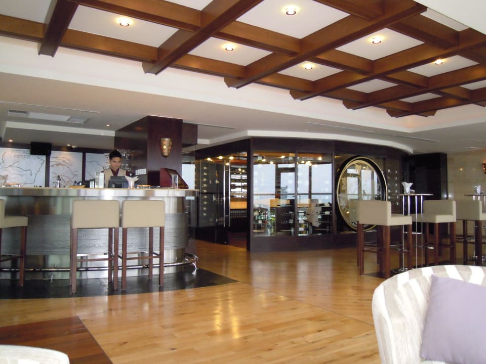 Bar Park Regis Kris Kin Hotel