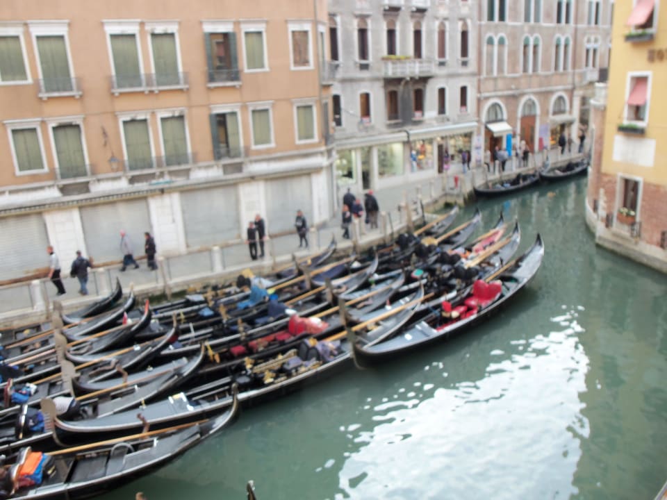 Zimmeraussicht auf die Gondoliere Albergo Cavalletto & Doge Orseolo