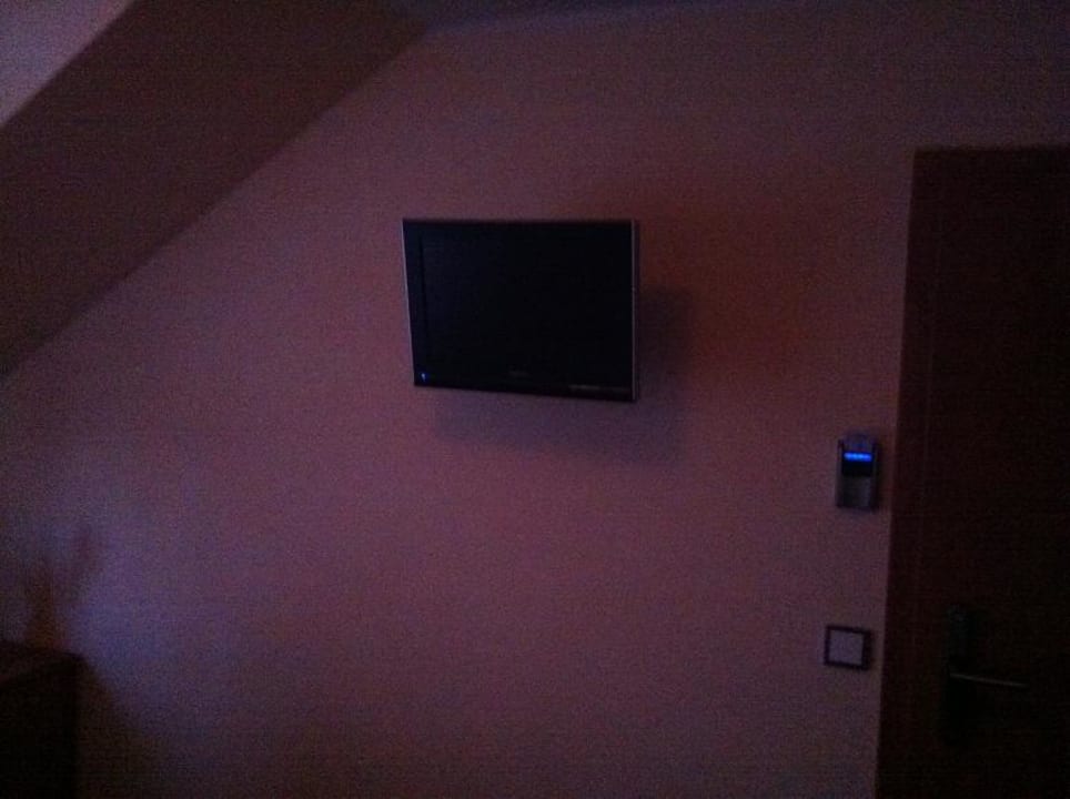 TV an der Wand Einzelzimmer Hotel Bolzenbacher Hof