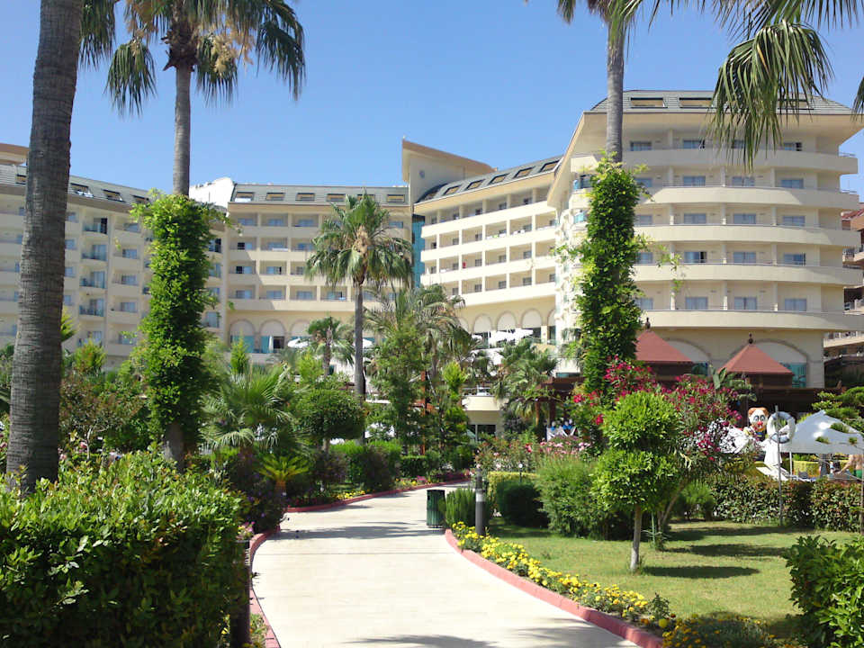 Sicht vom Strand zum Hotel Saphir Resort & Spa