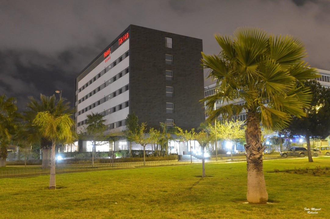 Fachada AZZ Valencia Táctica Hotel