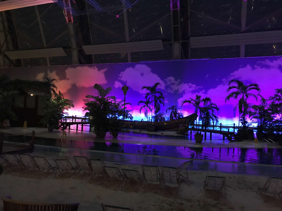 Pool Tropical Islands Resort