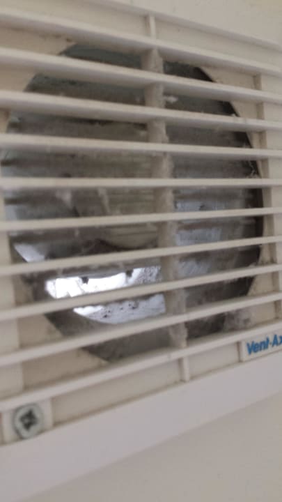 Lüftung Bad OG. Ekelig! Hof Domburg