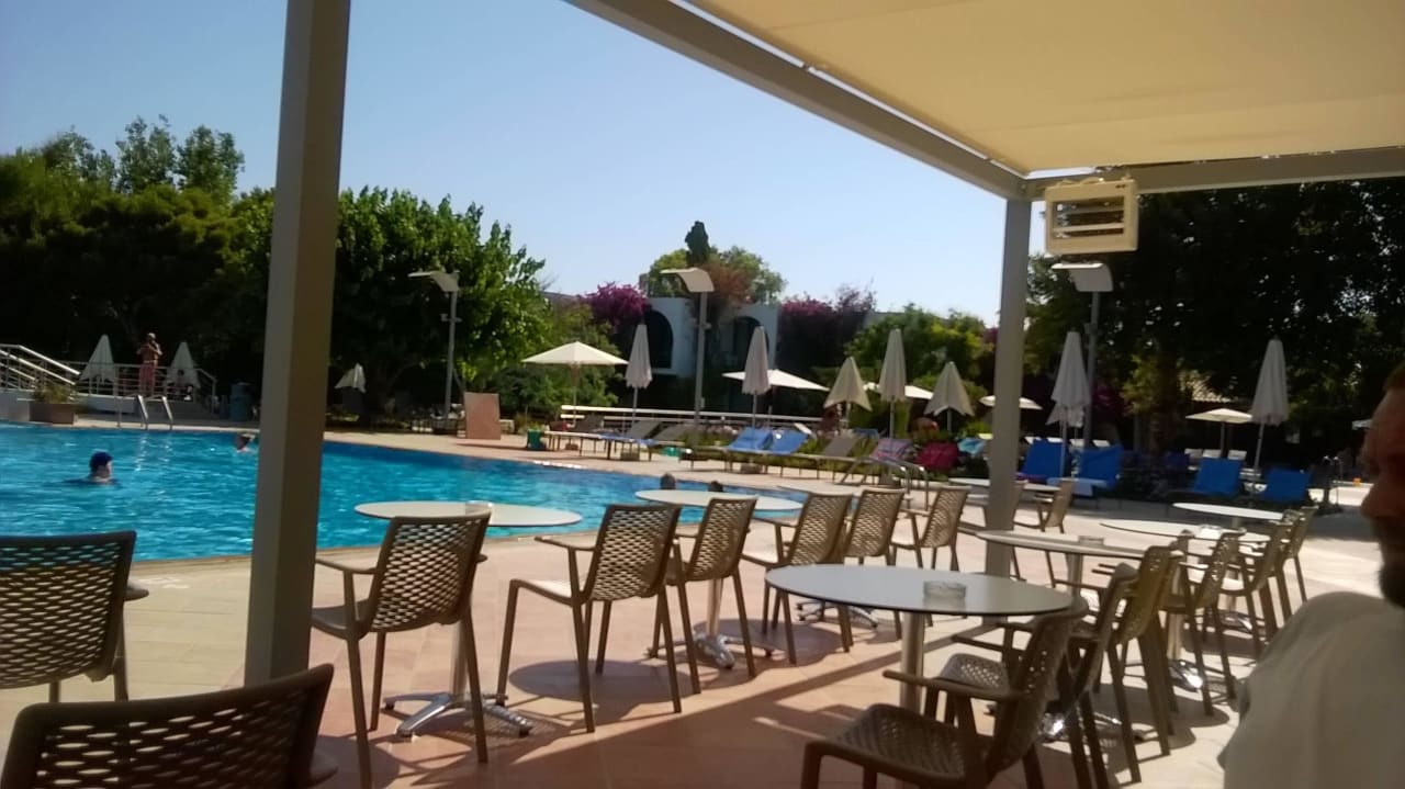 Hauptpool Caravia Beach Hotel