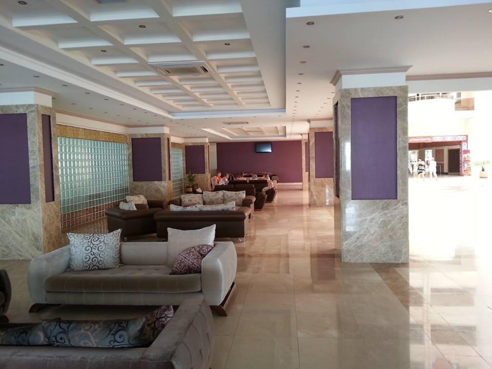 Relaxen mit einem Buch Prestige Alanya