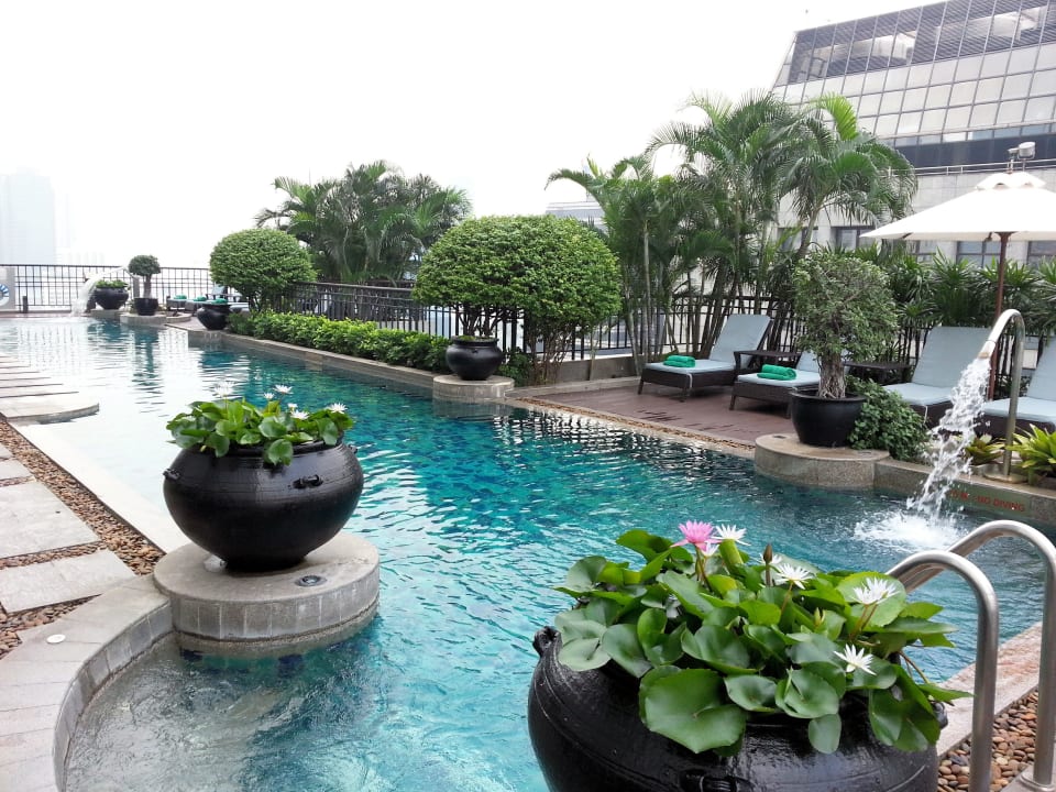Nach links  Hotel Banyan Tree Bangkok