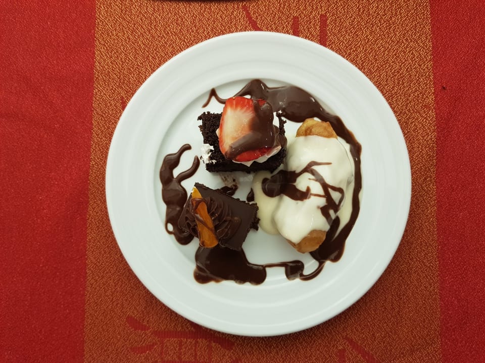 Dessert Acanthus Cennet Barut Collection