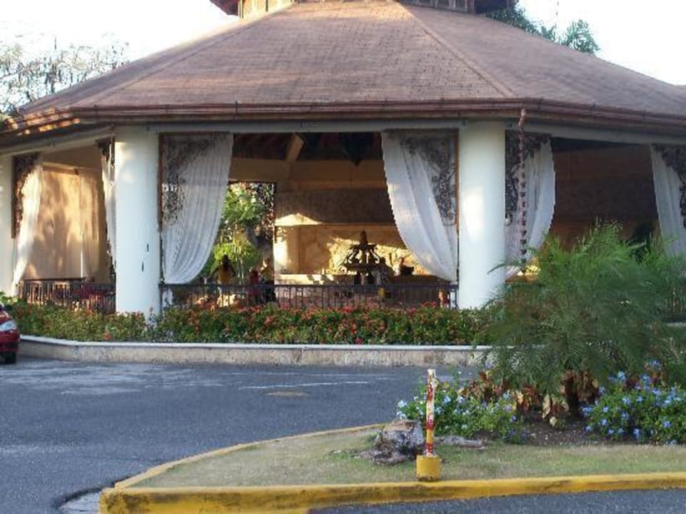 Die ansprechend gestaltete Lobby BelleVue Dominican Bay