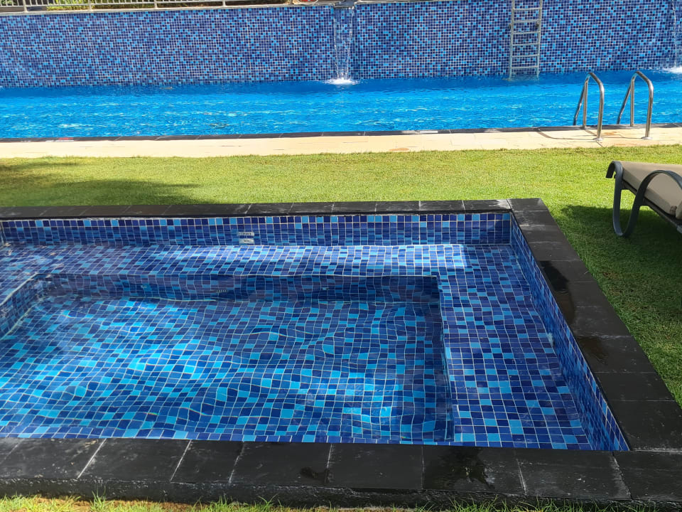 Pool Rixos The Palm Hotel & Suites