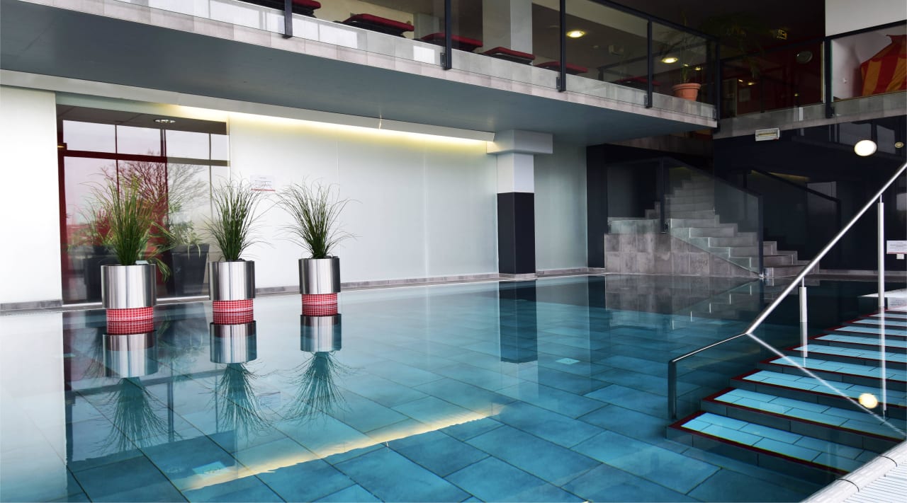 Innenpool All In Red Thermenhotel